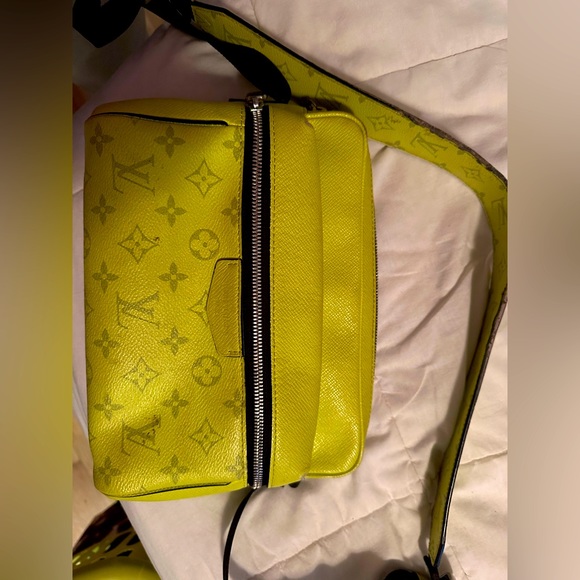 Louis Vuitton Lime Green Crossbody - Picture 6 of 9